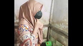 Mandi Sambil Meremas Memek Sendiri Di Kamar Mandi Sampai Basah Dan Kesenangan