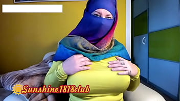 Gadis Muslim Jilbab Timur Tengah Arab Dengan Payudara Besar Di Rekaman Cam Tanggal 2 November
