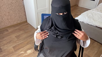 Istri Arab Membaca Cerita Seks Erotis Yang Menggairahkan
