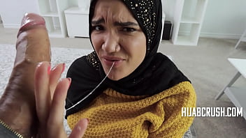 Gadis Berhijab Tak Tahan Godaan Nafsu Ayah Tiri – Naudi Nala