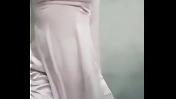 Pria Tampan Dan Gadis Seksi Dengan Áo Dài Vietnam Yang Menggoda