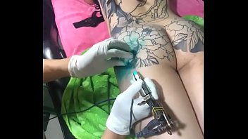 Tato Penuh Badan Bergaya Asia Di Vietnam
