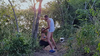 Menggiring Keponakan Pembantu Yang Hamil Ke Dalam Semak Belukar