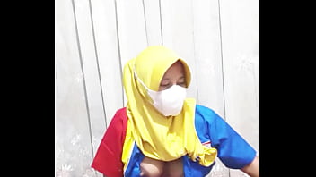 Gadis Berhijab Panas Di Indomaret Meremas Payudara Dan Mengocok Memek Sebelum Berangkat Kerja