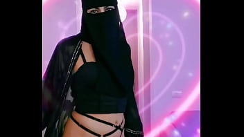 Gadis Arab Berbalut Niqab Yang Bikin Gemas, Hijabnya Menggoda Dan Menggairahkan!