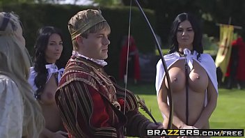 Badai Nafsu: Anissa Kate Dan Jasmine Jae Dihardik Ryan R Dalam Parodi Mesum