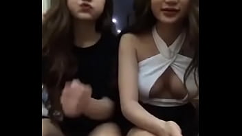 Gadis 2k Ngoc Ngà Với Bộ Ngực Căng Tròn Trong Chiếc áo Trắng Mỏng Tang