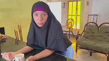 Menggoda Madrastra Arab Muslimku Yang Berhijab Dengan Tipu Muslihat Nakal