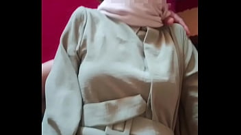 Adik Tiri Berhijab Dihardik Dan Dinikmati Saat Lebaran