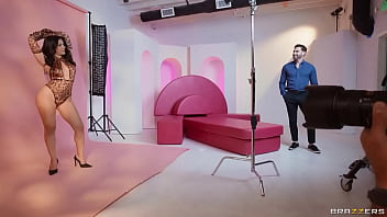 Valentina Terbakar Dalam Sorotan, Valentina Nappi Menggoda Di Brazzers – Gunakan Kode Xvpromo Untuk Diskon Eksklusif