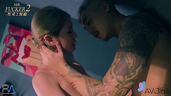 Gadis China Nakal Li Zhiyan Menggoda Dan Bercinta Dengan Pelayan Di Bar.