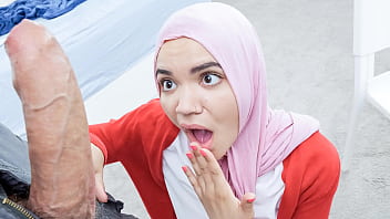 Adik Tiri Berhijab Yang Ganas Rela Lakukan Apa Saja Demi Investasi Dari Kakak Tirinya – Nafsu Membara