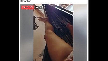 Nicole Lê, Si Seksi Dari Vietnam Yang Bikin Panas