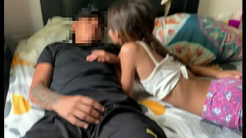 Kakak Tiri Nekat Ngeseks Dengan Adik Tiri Saat Orang Tua Keluar Rumah – Kisah Lengkapnya