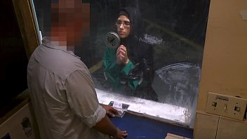 Arab Terbongkar – Pengungsi Muslim Cantik Butuh Bantuan, Malah Dikasih Kontol
