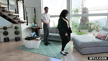 Milf Arab Menggila Rindu Ditembaki Kontol Muda Kylie Kingston
