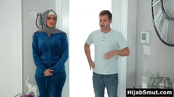 Gadis Muslim Perawan Dihardik Tetangga Ganteng Sampai Menggelinjang Nikmat
