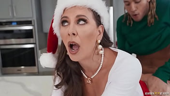 Dua Milf Tante Tersepong Hingga Meraung Nikmat Natal, Cherie Deville Dan Rylee Blake / Brazzers / Masukkan Kode Xvpromo Di Situs Resmi Untuk Diskon