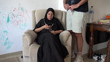 Ibu Tiri Arab Diguyur Sperma Deras Oleh Anak Tirinya Yang Lagi Horny