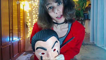 Masturbasi Dipandu Joi Gwendoline Christie Seksi Sebagai Tokoh Tokyo Di La Casa De Papel