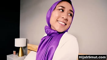 Gadis Arab Berhijab Menggila Tanpa Izin Orang Tua