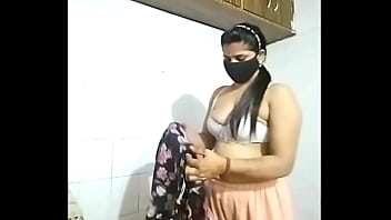 Bhabhi Pamerkan Payudara Gede Saat Direkam Dan Video Mesumnya Viral
