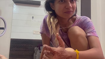 Gadis Desi Dihardik Jari Di Pantat Oleh Kakak Tiri