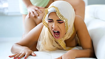Membujuk Pacar Berhijab Yang Dilarang Bercinta Karena Budaya – Nafsunya Menggila