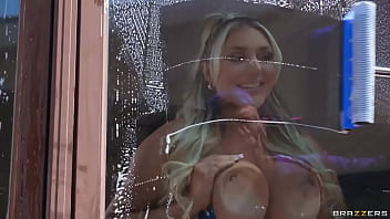 Masuk Keluar Kayley Gunner / Brazzers / Pakai Kode Xvpromo Untuk Diskon Eksklusif