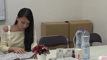 Gadis Jepang Ren Azumi Melahap Dua Kontol Dengan Liar