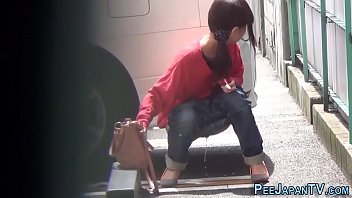 Gadis Jepang Nakal Kencing Sembarangan Di Jalanan
