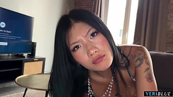 Ayah Tiruku Menangkap Adik Tiri China Mengirim Foto Bugil!