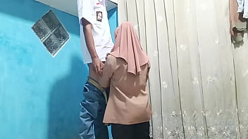 Siswa Menggila Dengan Guru Cantik Di Ruang Kelas Usai Jam Pelajaran