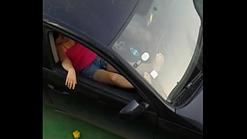 Gadis Arab Seksi Mabuk Kepayang Di Depan Umum