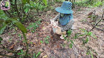 Gadis Thailand Berjalan Di Hutan, Usai Buang Air Kecil, Pamer Memek Di Pinggir Jalan Resolusi 4k
