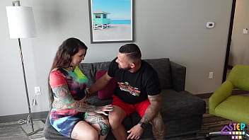 Neveah Rose Menggila Dengan Adik Tirinya Yang Gagah