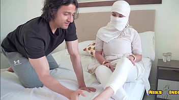 Perempuan Muslimah Berpayudara Besar Yang Patuh Dihardcore Dengan Cowok Desi