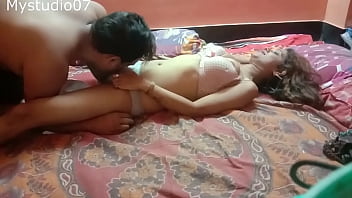 Gadis Muda India Seksi Bercinta Dengan Kurir Pengantar Makanan