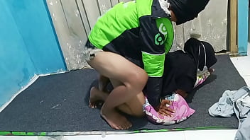 Goyangan Liar Di Rumah, Pesan Gojek Buat Ngentot Bareng