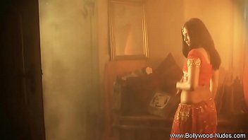 Gadis India Cantik Yang Menggoda Dan Menggairahkan